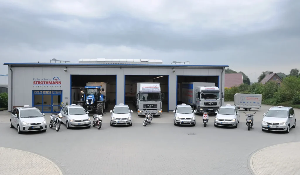 Fuhrpark der Fahrschule Strothmann mit Fahrzeugen aller Klassen